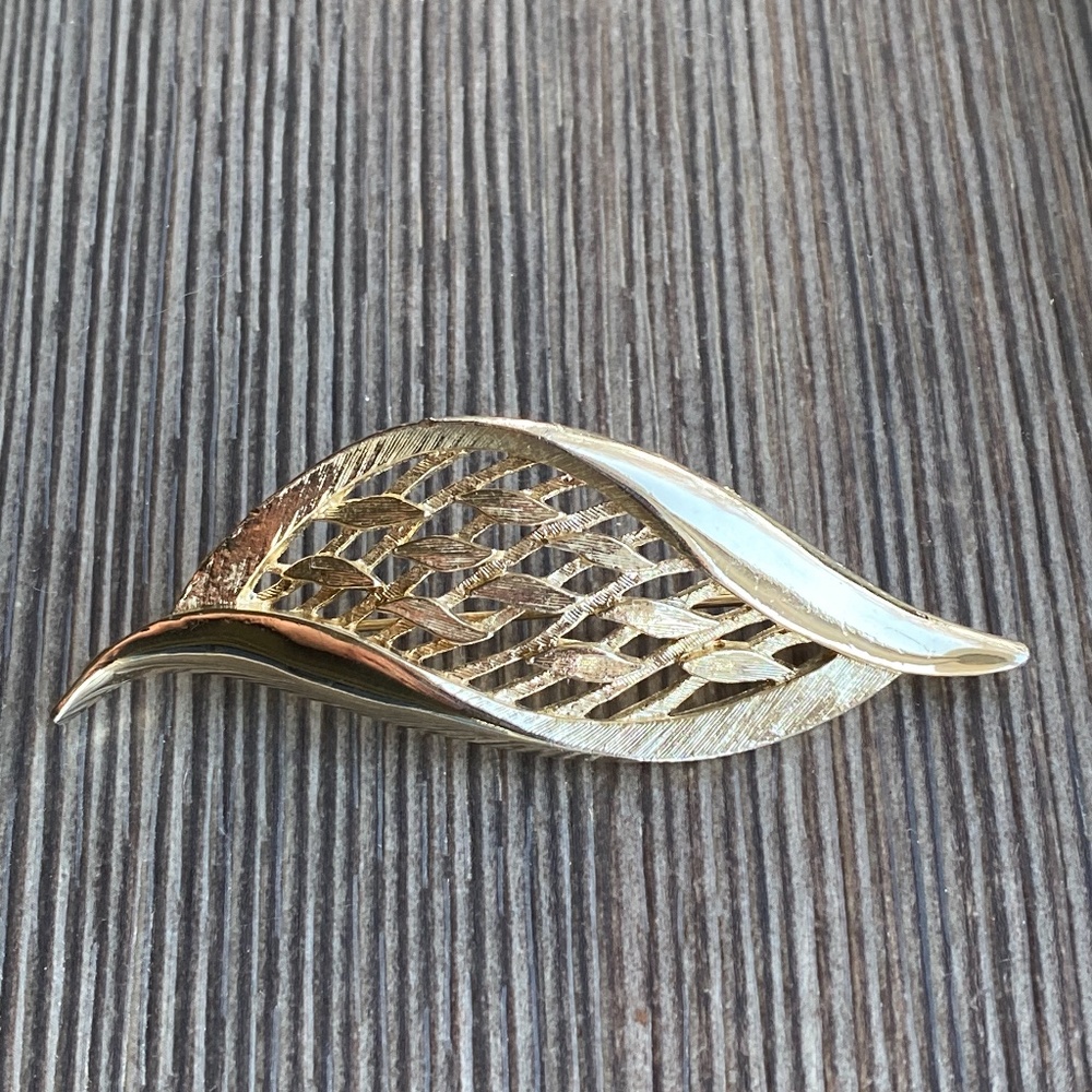 Vintage Coro Gold Brooch Classic